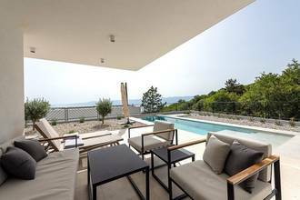 Thumbnail von Moderne Doppelhaushälfte mit Pool und Meerblick