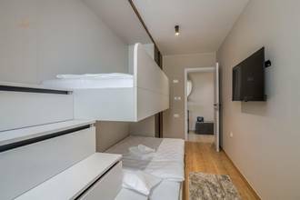 Thumbnail von Luxuriöse Wohnung mit Garten und Swimmingpool