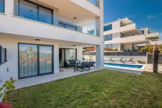 Thumbnail von Luxuriöse Wohnung mit Garten und Swimmingpool