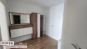 Thumbnail von Well-maintained 3-room apartment with balcony & carport!