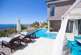 Thumbnail von Two modern villas on a property - with a beautiful sea view