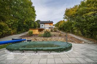 Thumbnail von Modernes, möbliertes Einfamilienhaus mit Garten und Pool in Ruhelage