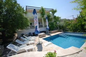 Thumbnail von Haus mit Pool und Blick auf das Meer