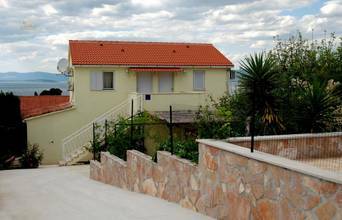 Thumbnail von Haus mit Pool und Blick auf das Meer