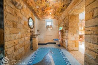 Thumbnail von Luxurious 12-room villa with wellness area near Gersthof