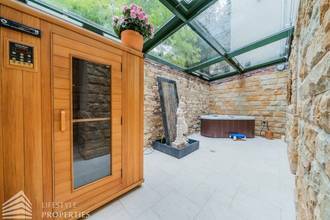 Thumbnail von Luxurious 12-room villa with wellness area near Gersthof