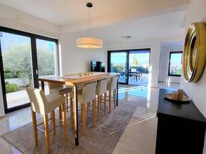 Thumbnail von Modern villa with sea view