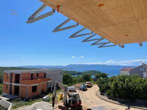 Moderne Maisonettewohnung mit Pool und Blick auf das Meer