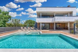 Moderne Villa mit Pool und Blick auf das Meer bei Fazana, Region Pula