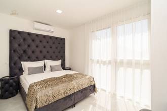 Thumbnail von Modern villa with swimming pool and sea view in a quiet location