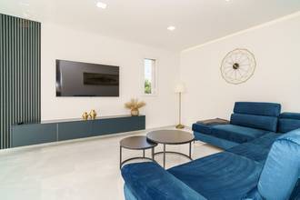 Thumbnail von Modern villa with swimming pool and sea view in a quiet location