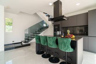 Thumbnail von Modern villa with swimming pool and sea view in a quiet location