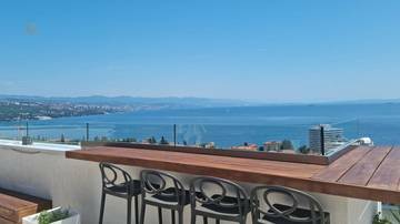 Thumbnail von Luxuriöses Penthouse mit privater Dachterrasse und traumhaftem Meerblick