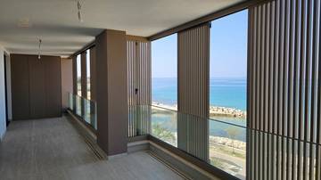 Thumbnail von Modern penthouse with roof terrace in the first row to the sea