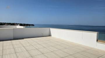 Thumbnail von Modern penthouse with roof terrace in the first row to the sea