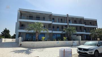 Thumbnail von Exclusive ground-floor apartment with garden and pool - 1st row to the sea