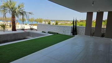Thumbnail von Exclusive ground-floor apartment with garden and pool - 1st row to the sea