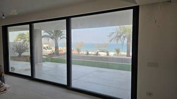 Thumbnail von Exclusive ground-floor apartment with garden and pool - 1st row to the sea