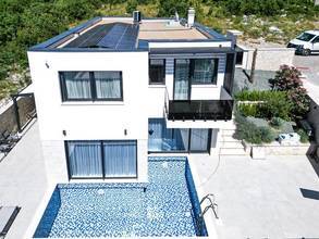 Thumbnail von Modern villa with pool and beautiful sea view