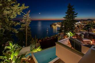Thumbnail von Luxury villa in an exceptional location with views of the old town and the sea