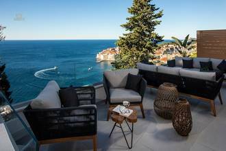 Thumbnail von Luxury villa in an exceptional location with views of the old town and the sea