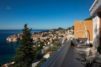 Thumbnail von Luxury villa in an exceptional location with views of the old town and the sea
