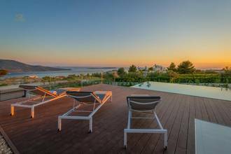 Thumbnail von Moderne Villa mit Infinity-Pool und Panorama-Meerblick