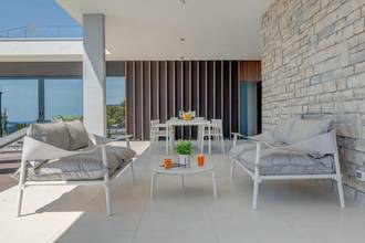 Thumbnail von Moderne Villa mit Infinity-Pool und Panorama-Meerblick