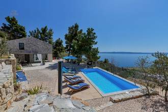 Thumbnail von Moderne Steinvilla mit Swimmingpool und Meerblick