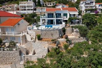 Thumbnail von Luxurious semi-detached house with swimming pool - directly on the beach