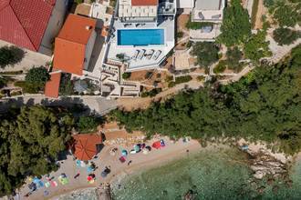Thumbnail von Luxurious semi-detached house with swimming pool - directly on the beach