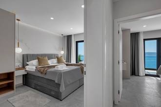 Thumbnail von Luxurious semi-detached house with swimming pool - directly on the beach