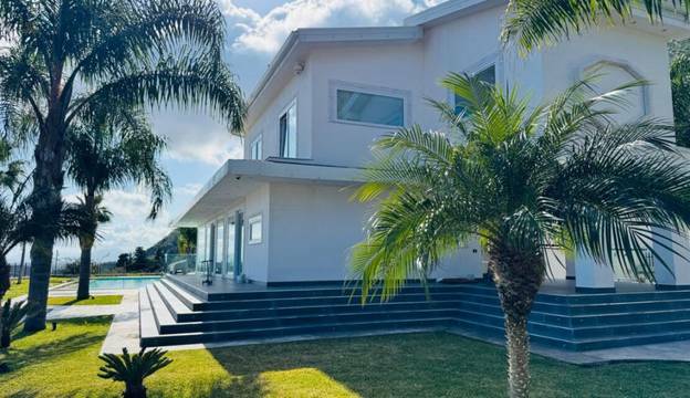 Immogold SGS 25081 Sizilien, eindrucksvolle Luxusvilla in Palermo