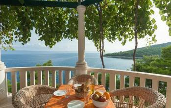 Thumbnail von Mediterranean villa directly by the sea