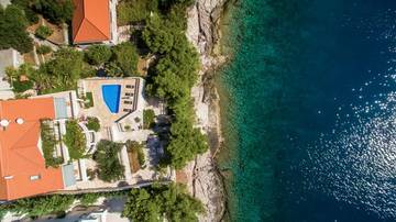 Thumbnail von Mediterranean villa directly by the sea