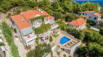 Thumbnail von Mediterranean villa directly by the sea