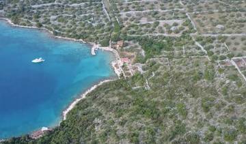 Thumbnail von Agricultural land with development potential including a small island
