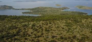 Thumbnail von Agricultural land with development potential including a small island