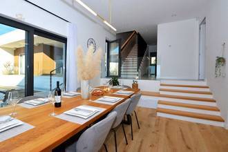 Thumbnail von Modern villa with city and sea view, Split region
