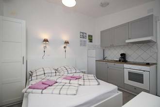 Thumbnail von Haus mit vier Apartments direkt am Meer
