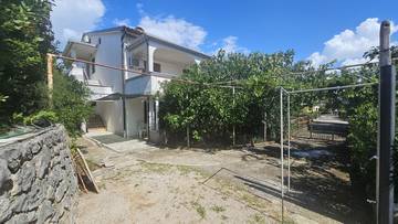 Thumbnail von Semi-detached house with three apartments