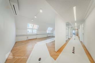 Erstbezug! Renoviertes 6-Zimmer Büro in Toplage