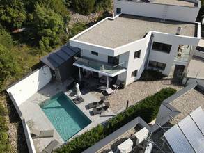 Moderne Villa mit Swimmingpool (2 Wohneinheiten)