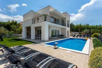 Thumbnail von Moderne Luxusvilla mit Pool und Meerblick