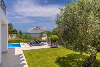 Thumbnail von Moderne Luxusvilla mit Pool und Meerblick