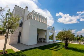 Thumbnail von Moderne Luxusvilla mit Pool und Meerblick