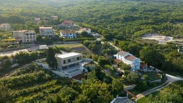 Thumbnail von Moderne Villa mit Pool und Blick auf das Meer
