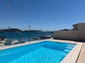 Thumbnail von Modern ground-floor apartment with a pool in the first row to the sea