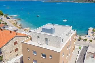 Thumbnail von Modern ground-floor apartment with a pool in the first row to the sea