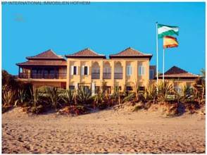 ***Fantastische Villa in Las Chapas in Marbella direkt am Strand***
